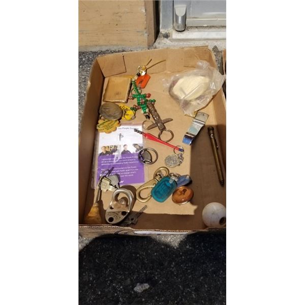 TRAY OF KNICK KNACKS