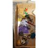 Image 2 : TRAY OF KNICK KNACKS