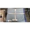 Image 2 : QUEEN SIZE DUVET COVER SET AND 4 PILLOW SHAMS