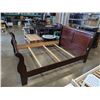 Image 1 : QUEENSIZE SLEIGH BEDFRAME