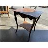 Image 2 : ANTIQUE OAK PARLOUR TABLE