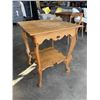 Image 2 : ANTIQUE OAK PARLOUR TABLE