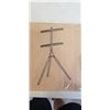 Image 2 : VIVO DARK WALNUT EASEL STUDIO TV STAND