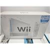 Image 2 : NINTENDO WII SPORTS BUNDLE COMPLETE IN BOX