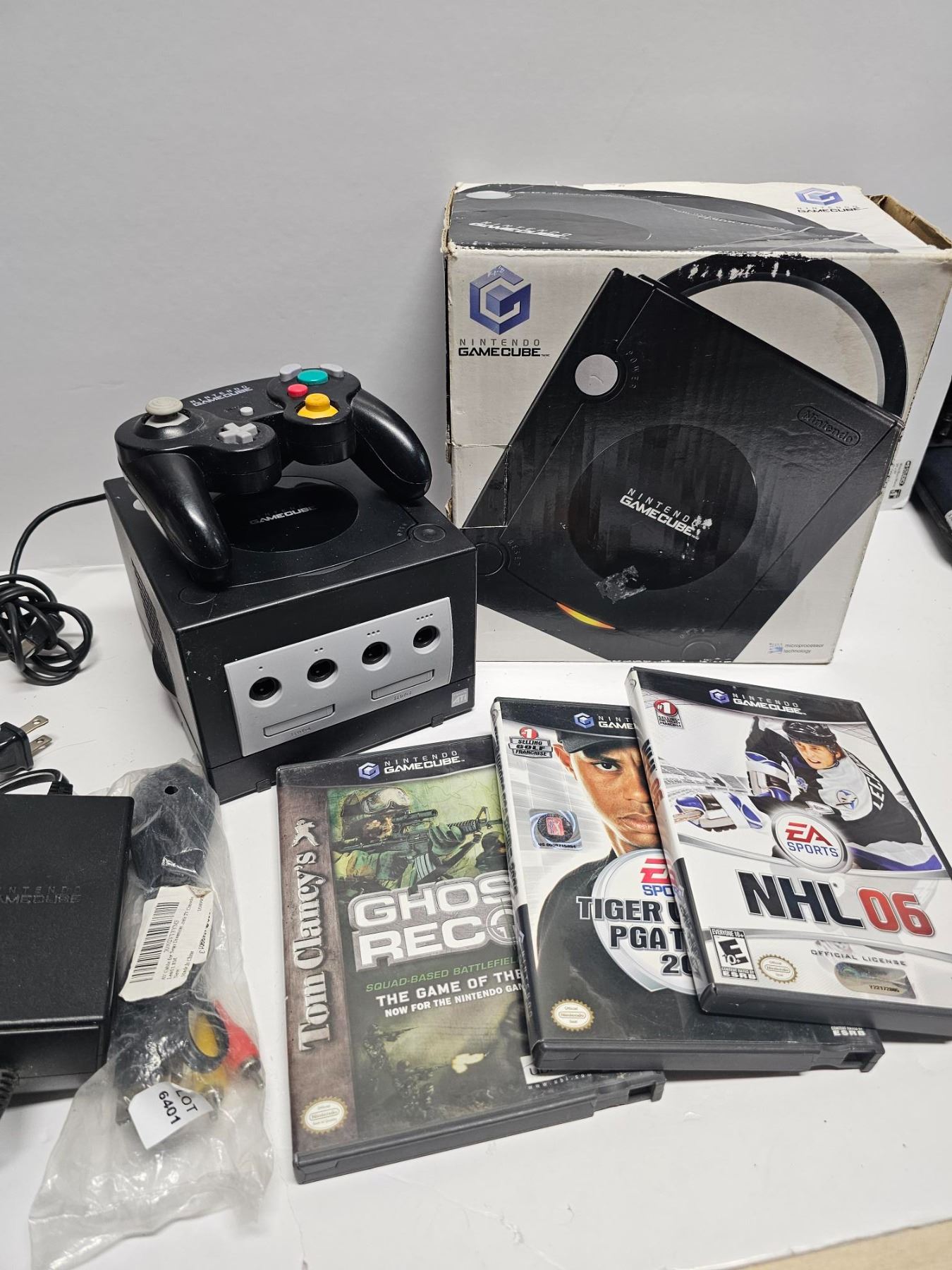 Nintendo Gamecube Console Box NINTENDO GAMECUBE CONSOLE IN BOX WITH HOOKUPS