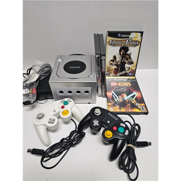 NINTENDO GAMECUBE PLATINUM CONSOLE BUNDLE