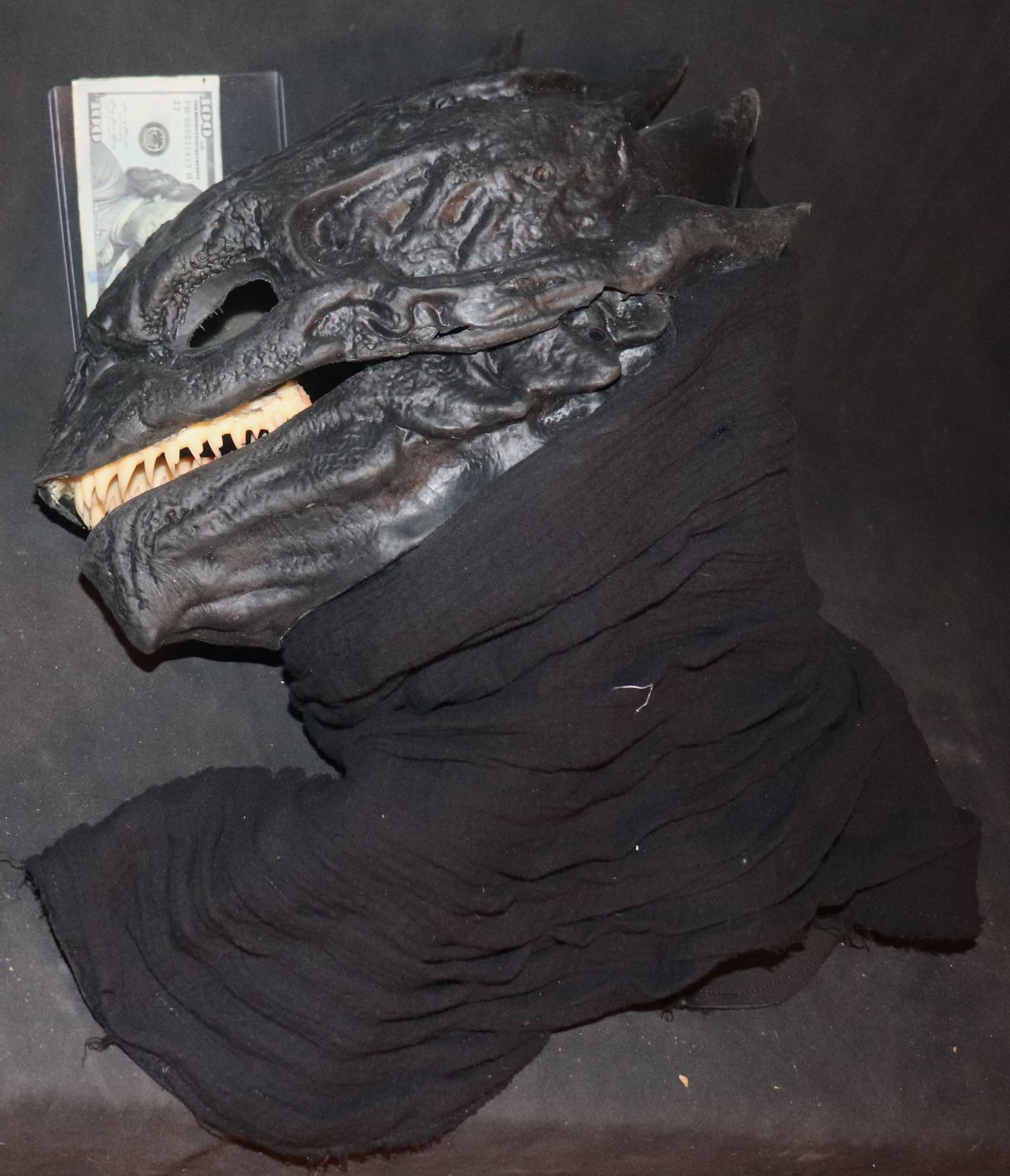 GODZILLA LIKE FULL HEAD MASK WITH SPRING JAW AND CLOAK SNL?
