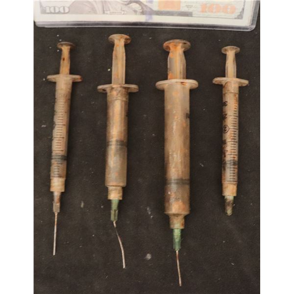 SAW II NEEDLE PIT TRAP SYRINGES SCREEN USED LOT OF 4 D