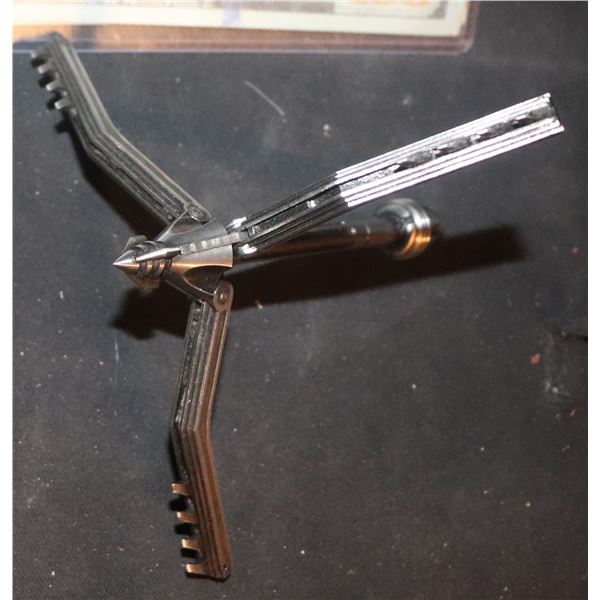 BLACK WIDOW GRAPPLING HOOK METAL SUPER HERO