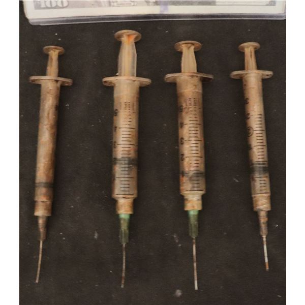 NO RESERVE SAW II NEEDLE PIT TRAP SYRINGES SCREEN USED LOT OF 4 B