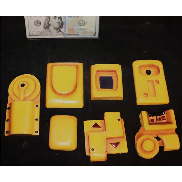 NO RESERVE SUPER HERO UTILITY BELT GADGETS LOT A