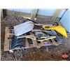 Image 1 : Pallet Lot: (9) Shovels & (1) Pitchfork