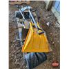 Image 2 : Pallet Lot: (9) Shovels & (1) Pitchfork