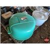 Image 2 : Pallet Lot - Kitchen Grouping : Sauce Warmer; Salad Spinner; Bakeware; Mugs; Travel Mugs; Tumblers; 