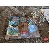 Image 1 : Pallet Lot: Home/Yard Décor : Silk Flowers; Stepping Stone; Yard Ornaments; etc