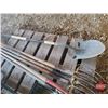 Image 4 : Pallet Lot: Pitch Forks (5); Shovels (2)