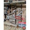 Image 4 : Pallet Lot: Fifth-Wheel King Pin; Truck Tailer Hitches; Variety Pins; etc