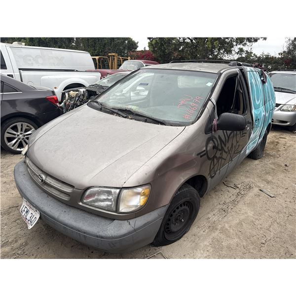 1999 Toyota Sienna