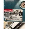 Image 3 : Makita Compound Miter Saw with Red Blade – Heavy-Duty Woodworking Tool