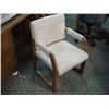 Image 1 : 6 Beige Client Chairs