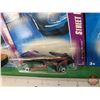 Image 7 : Hot Wheels (4) : (c.2007 Mattel) - Hot Trucks Boom Box - Hummer H3 - Street Beast II Preying Menace