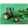 Image 5 : Farm Toy Collector Combo (4): Johne Deere Tractors (2) & Case IH Tractors (2) (Scale 1:64) (SEE PICS