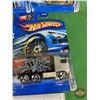 Image 10 : Hot Wheels (7) : Variety (Mattel) - Black 'O Wood - Blings Mercedes-Benz G500 - Trak-Tune - '65 Corv