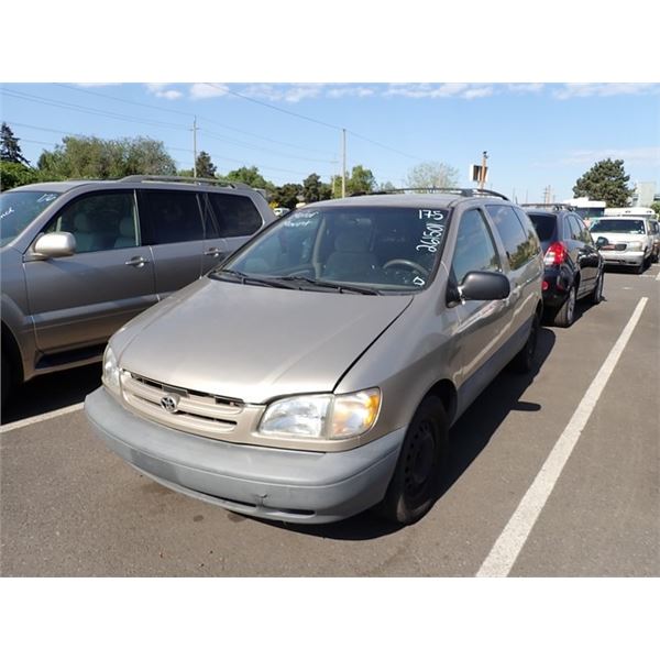 2000 Toyota Sienna