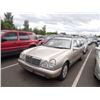 Image 1 : 1999 Mercedes-Benz E320