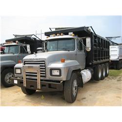 1998 MACK RD688S TRI-AXLE DUMP