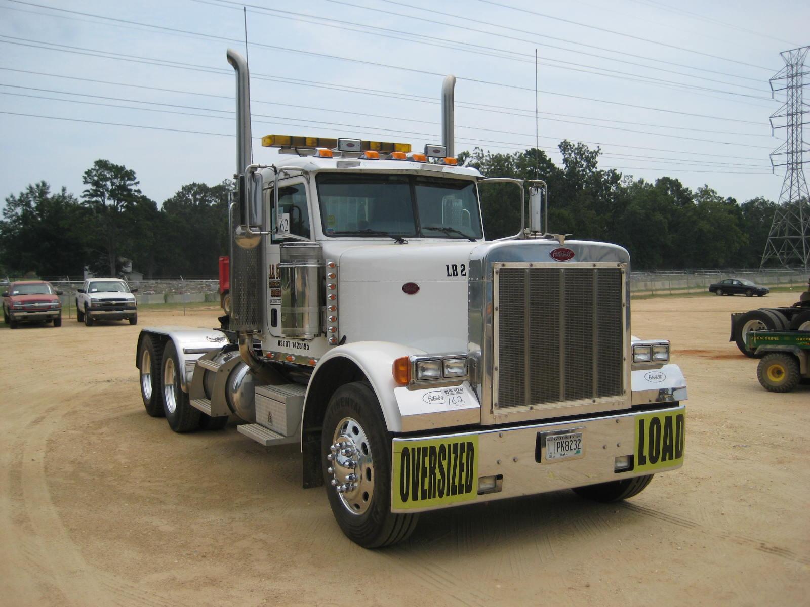 2006 PETERBILT 379 EXTENDED HOOD DAY CAB