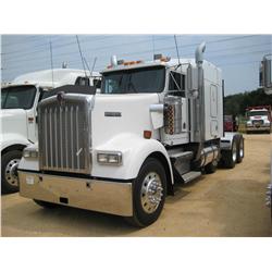 2003 KENWORTH W900L TRI-AXLE TRUCK TRACTOR