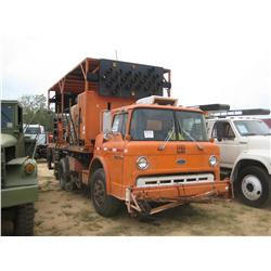 1988 FORD 8000 STRIPE TRUCK