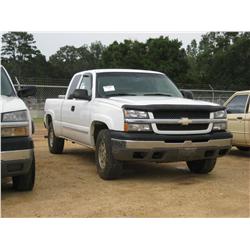 2004 CHEVROLET SILVERADO LS 4X4 PICKUP