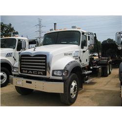 2007 MACK CTP713 T/A ROLL OFF TRUCK