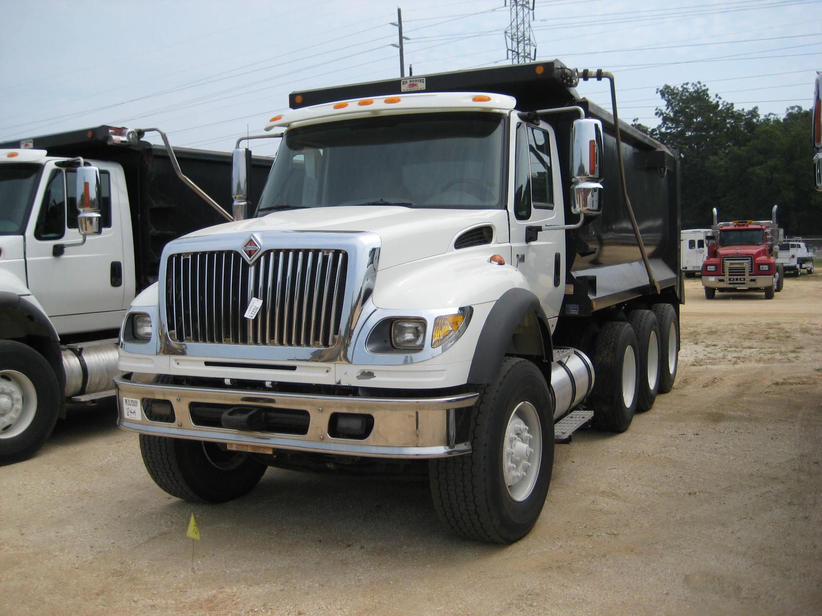 2006 INTERNATIONAL 7600 TRI-AXLE DUMP