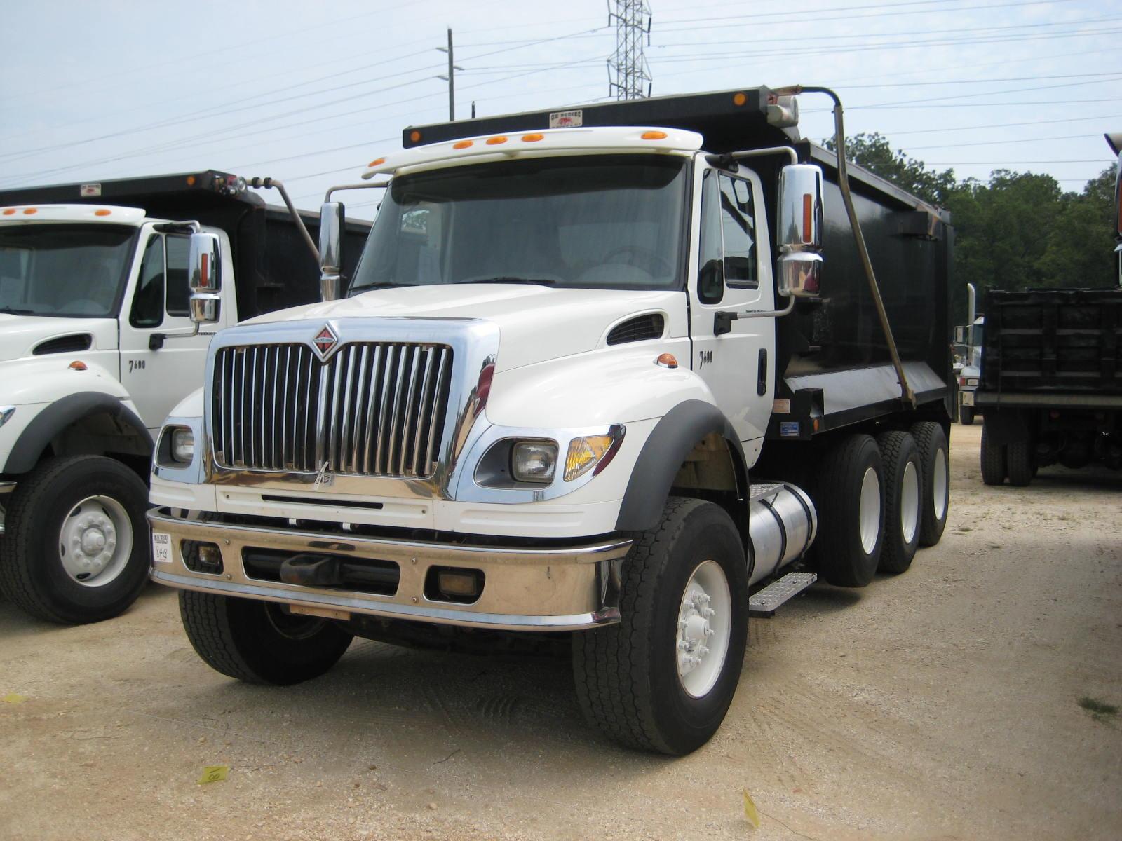 2006 INTERNATIONAL 7600 TRI-AXLE DUMP