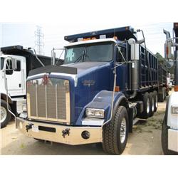 2005 KENWORTH T800 TRI-AXLE DUMP
