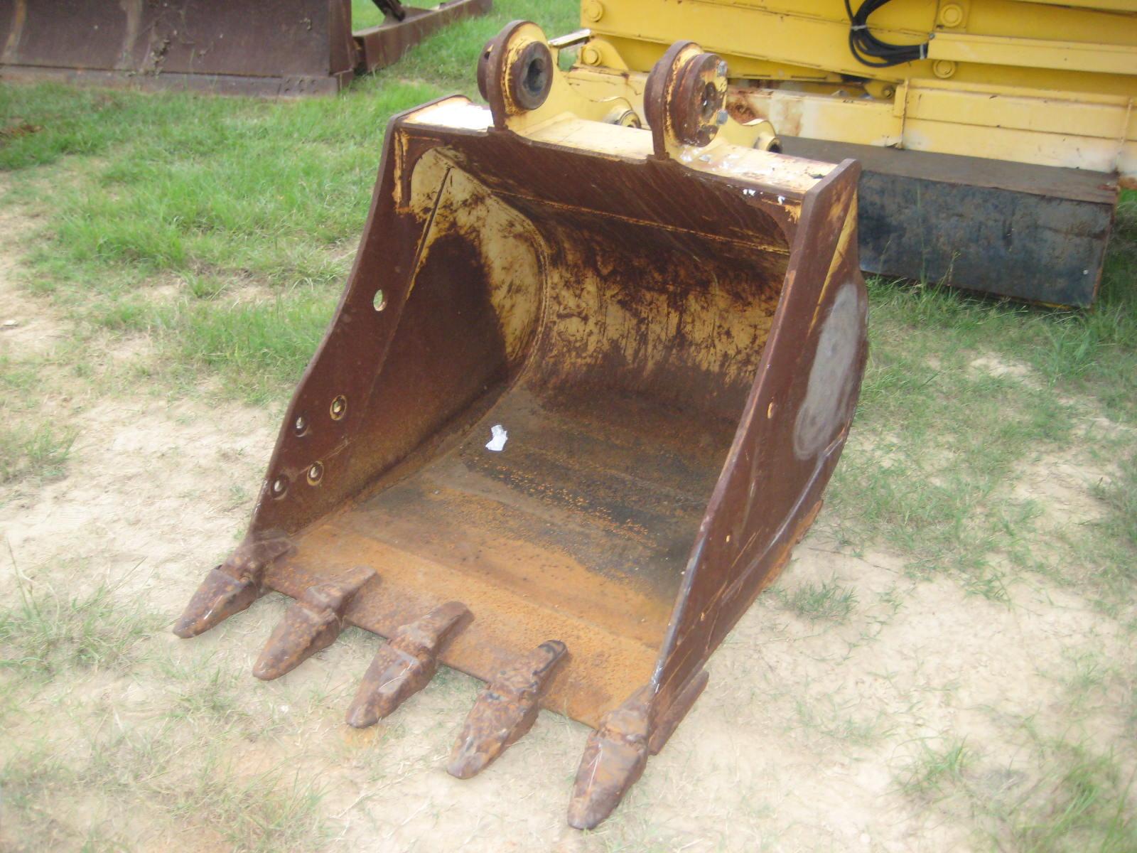 CAT EXCAVATOR BUCKET W/TWIST ON TEETH FITS CA - J.M. Wood Auction