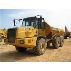 JOHN DEERE 250D ARTICULATED DUMP