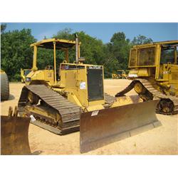 CAT D5M LGP CRAWLER TRACTOR