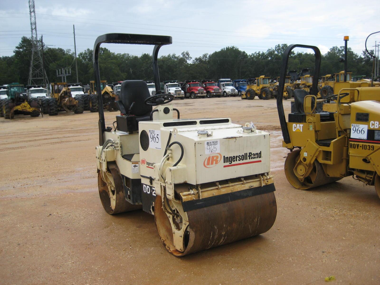 Irroller INGERSOLL RAND DD24 VIBRATORY ROLLER - J.M. Wood Auction Company, Inc.