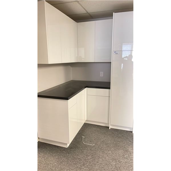 KITCHEN CABINET SET (REQUIRES REMOVAL FROM WALL)