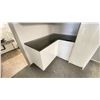 Image 2 : KITCHEN CABINET SET (REQUIRES REMOVAL FROM WALL)