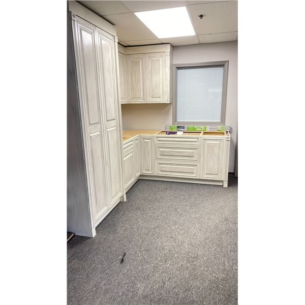 KITCHEN CABINET SET (REQUIRES REMOVAL FROM WALL)