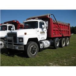 2001 MACK RD688S TRI-AXLE DUMP