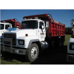 2001 MACK RD688S TRI-AXLE DUMP