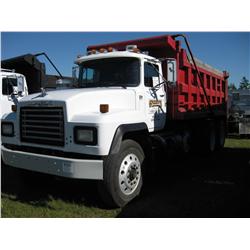 1999 MACK RD688S TRI-AXLE DUMP