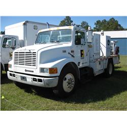 1997 INTERNATIONAL 4900 S/A FUEL & LUBE TRUCK
