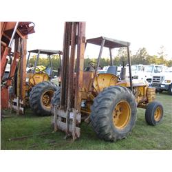 JOHN DEERE 380 FORKLIFT
